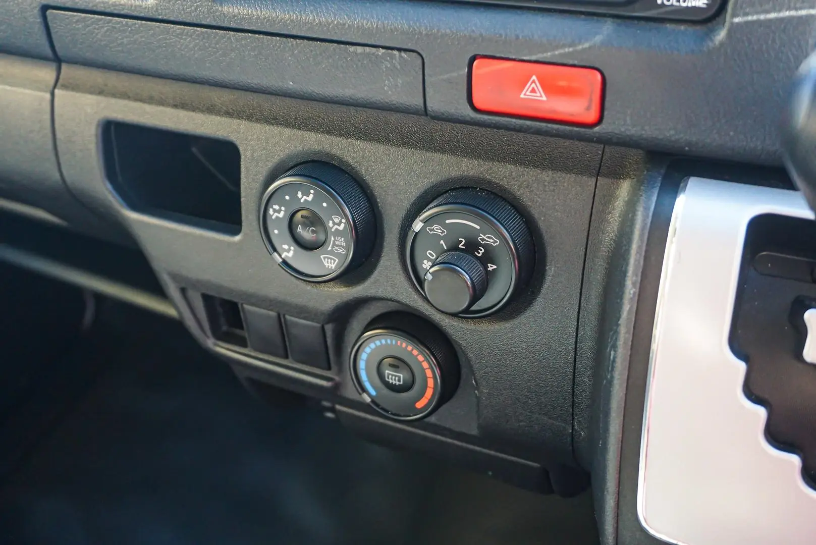 2016 Toyota Hiace Gallery Image 18