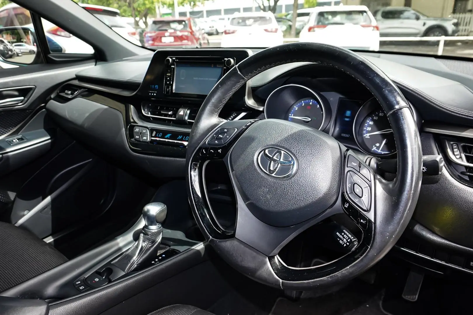 2017 Toyota C-HR Gallery Image 7