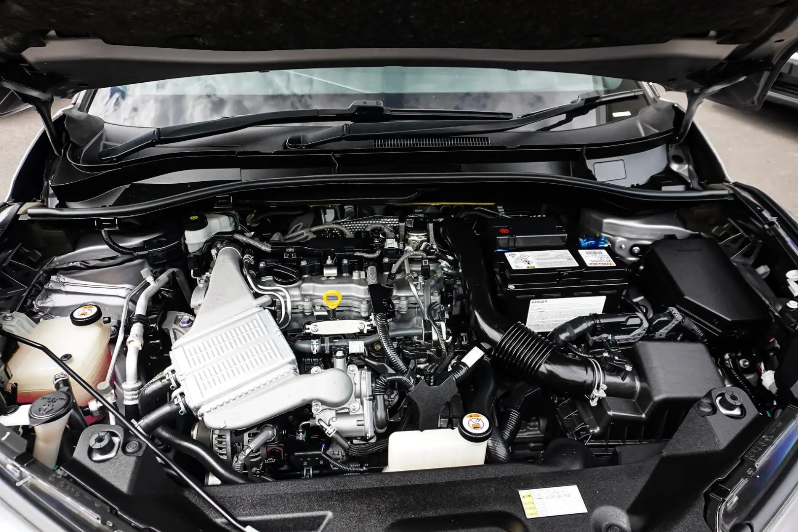 2017 Toyota C-HR Gallery Image 24