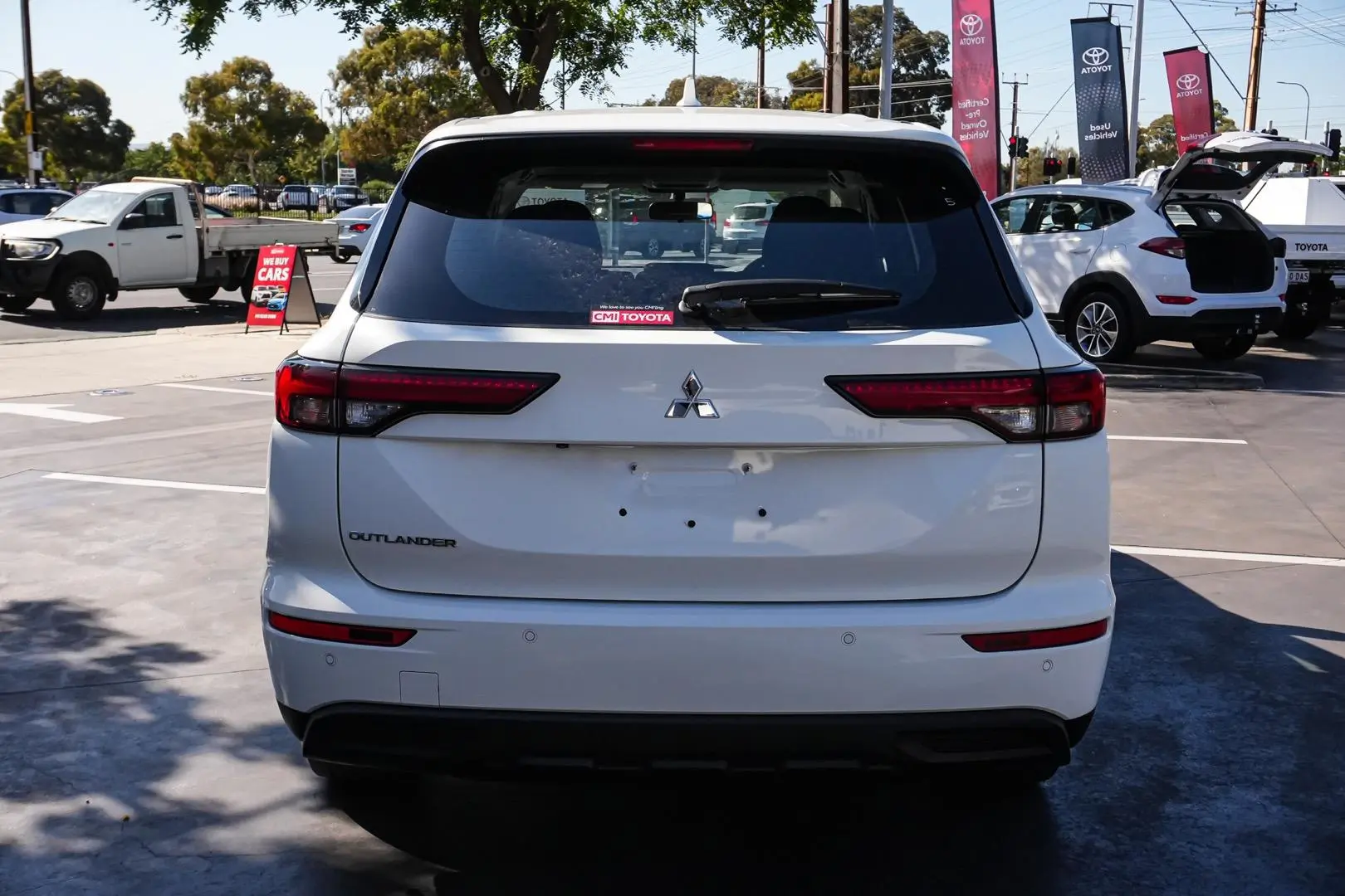 2024 Mitsubishi Outlander Gallery Image 5