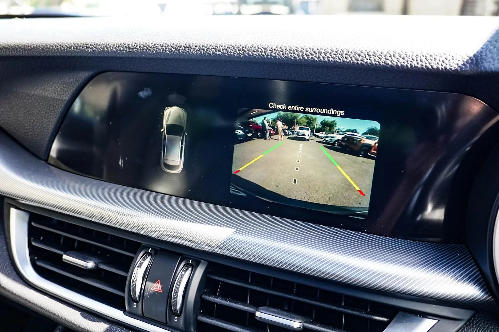 2018 Alfa Romeo Stelvio Gallery Image 23