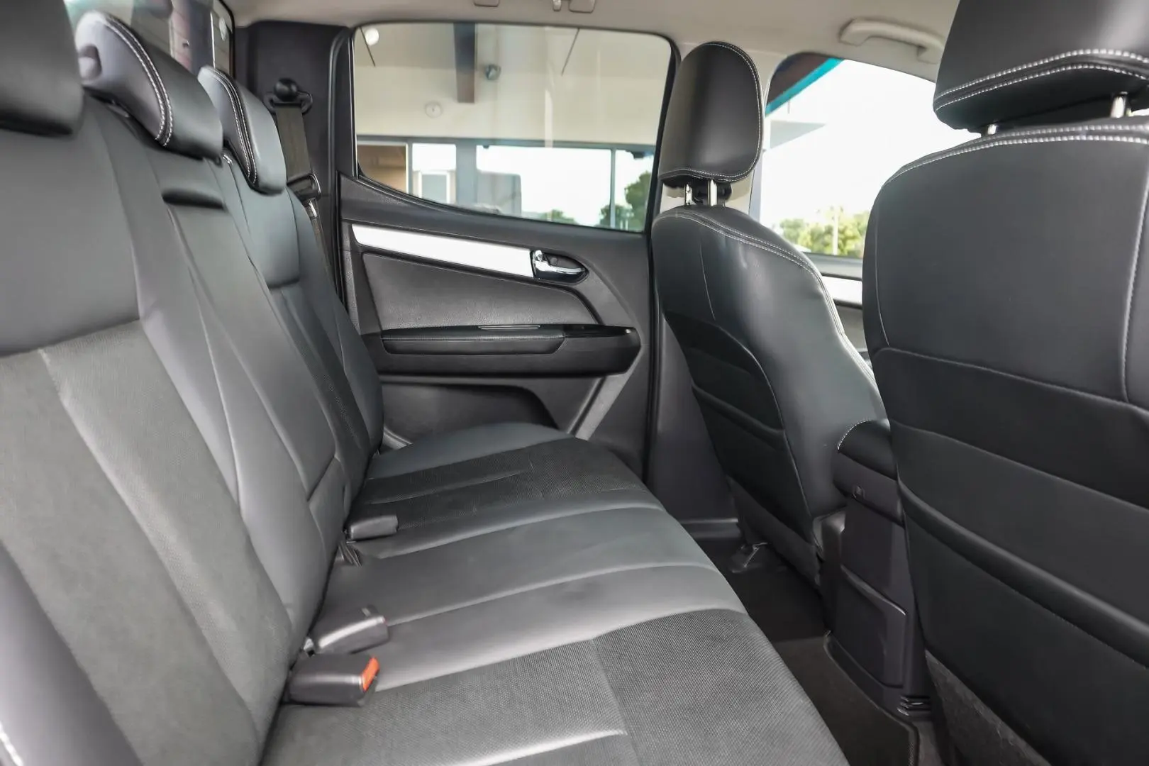 2018 Isuzu D-MAX Gallery Image 8