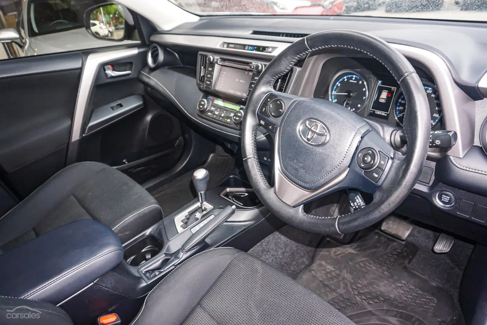 2017 Toyota RAV4 Image 6