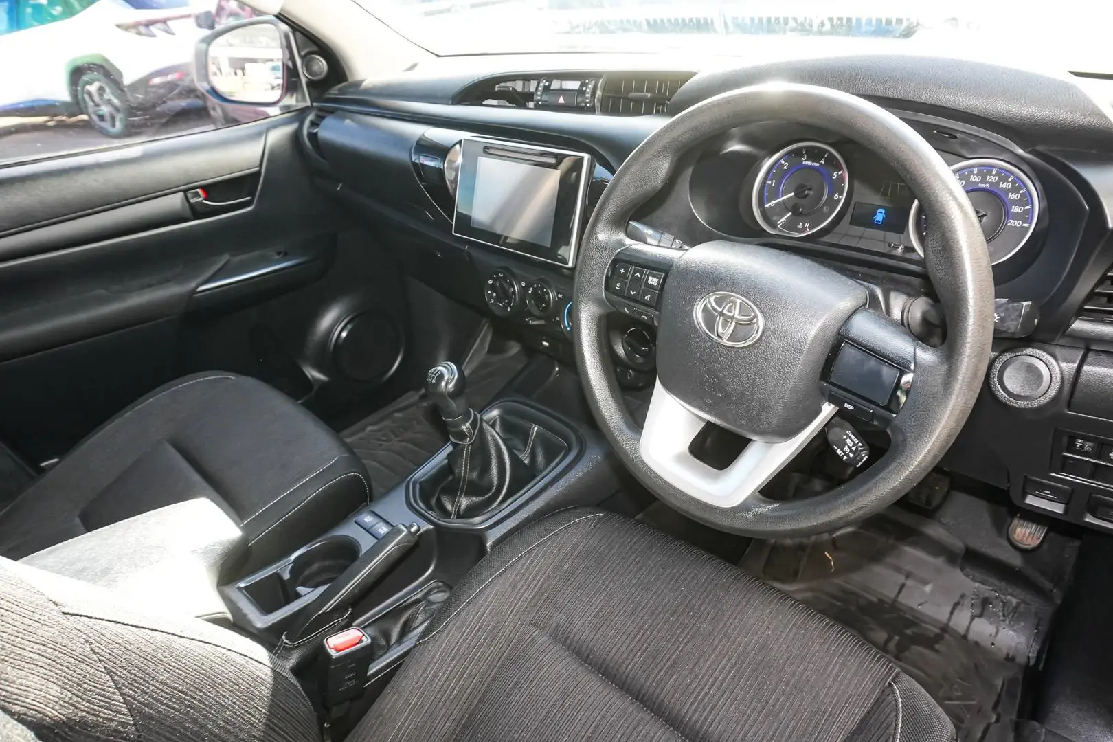 2018 Toyota Hilux Gallery Image 7