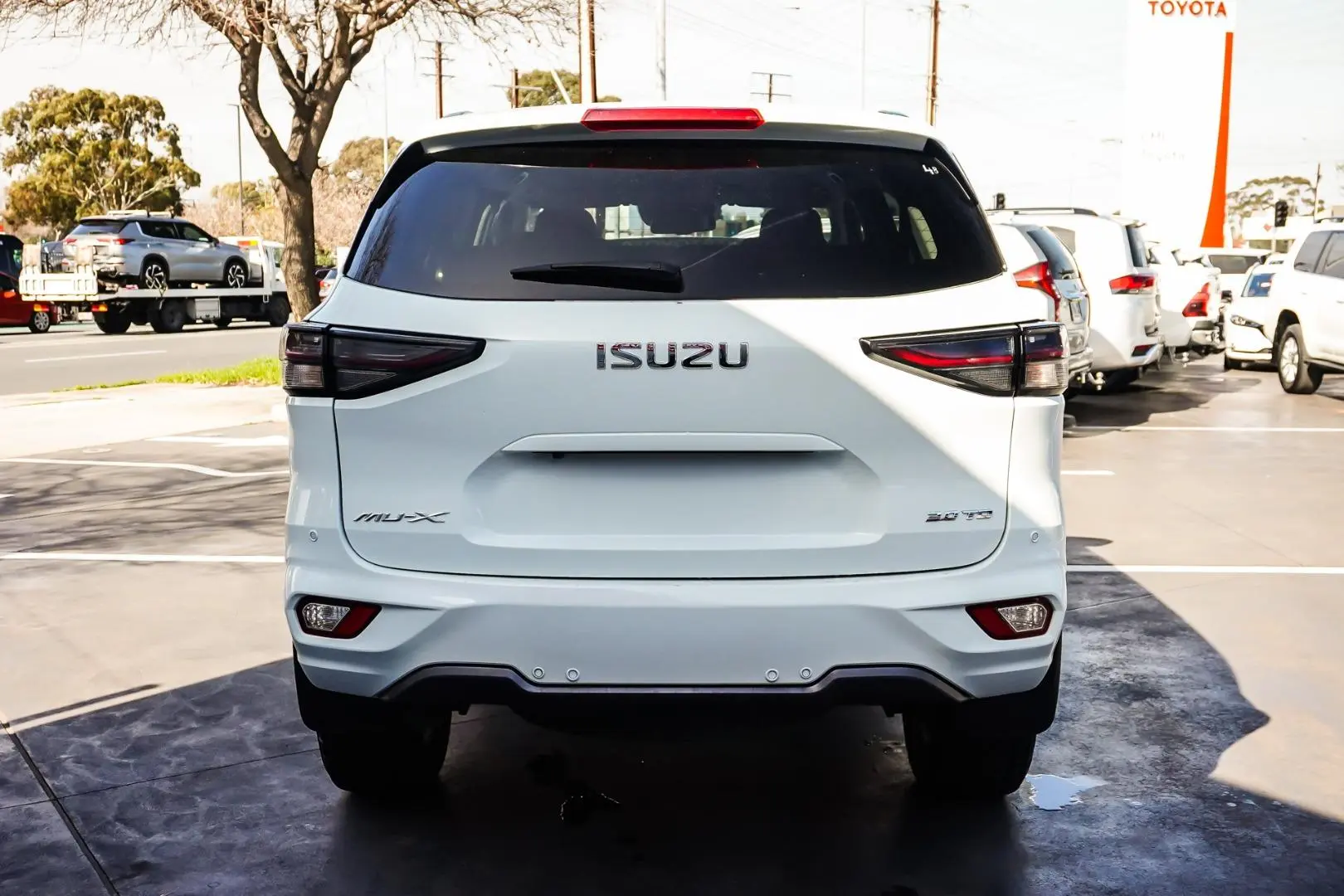 2023 Isuzu MU-X Gallery Image 6