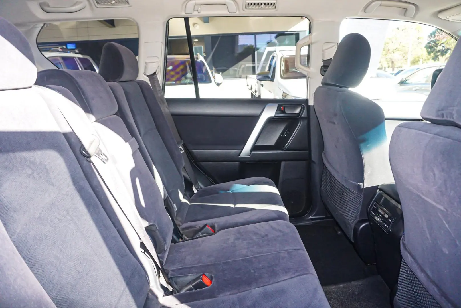 2016 Toyota Landcruiser Prado Gallery Image 8
