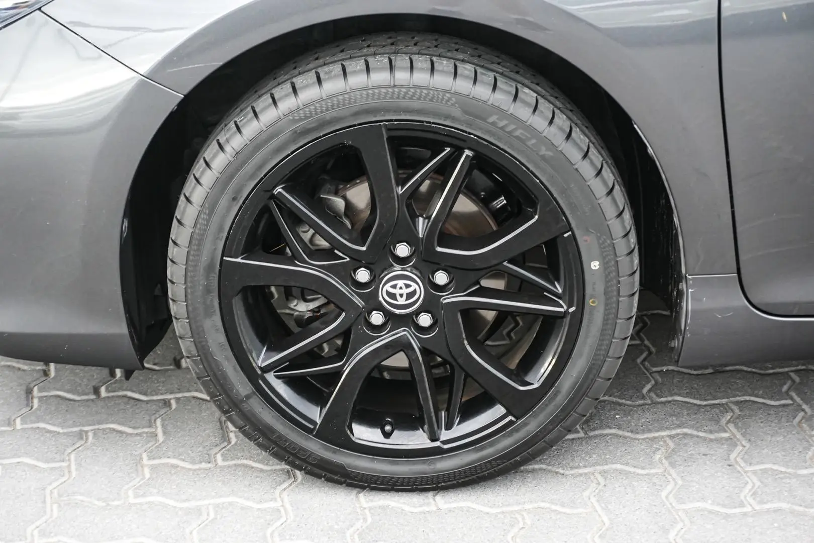 2017 Toyota Camry Gallery Image 13