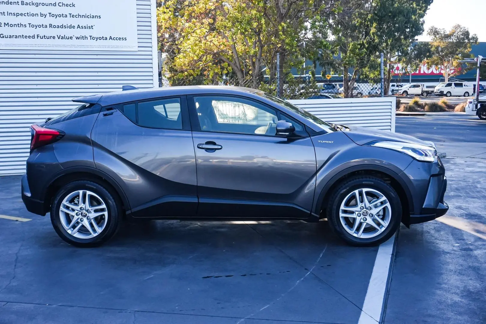 2023 Toyota C-HR Gallery Image 3