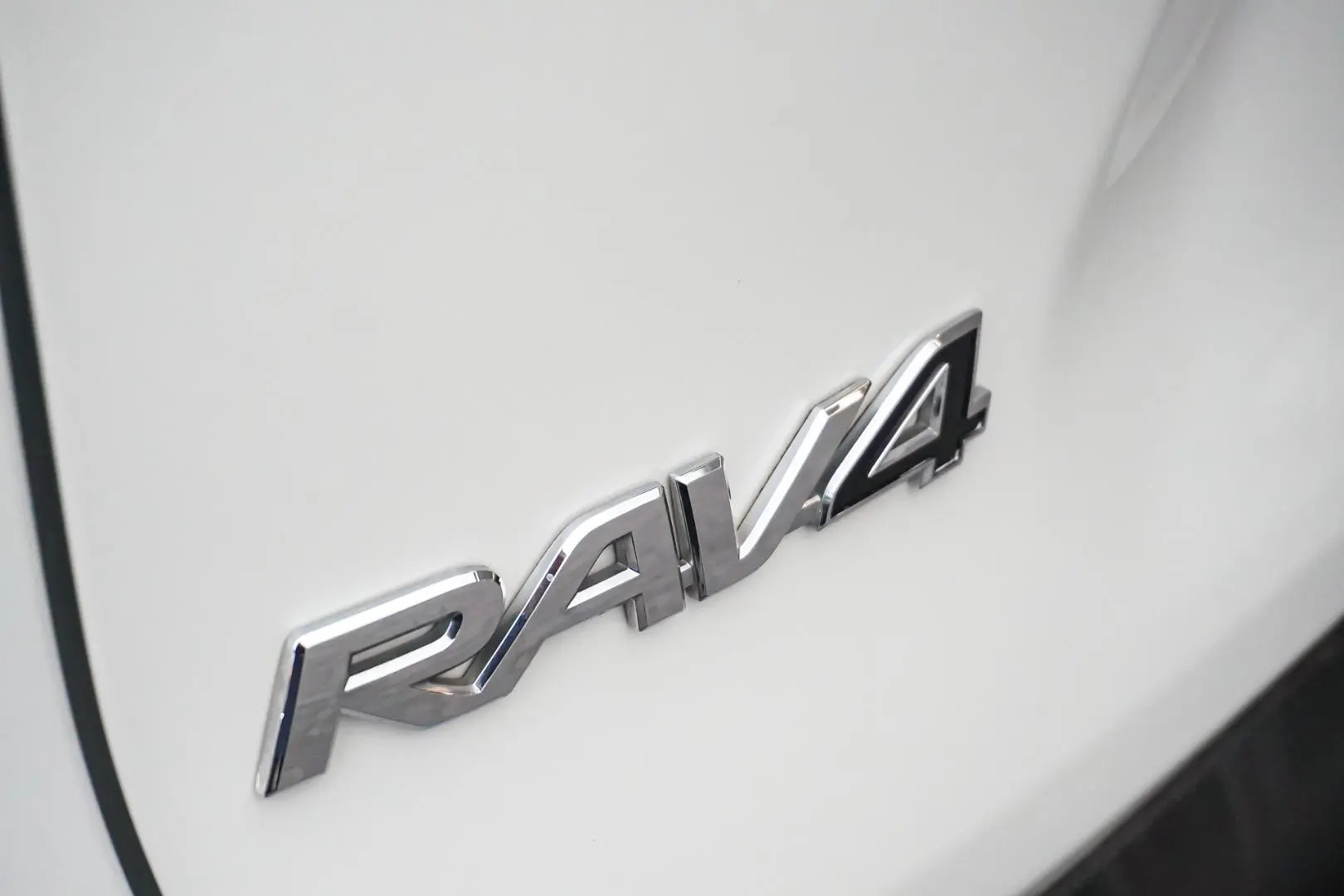 2019 Toyota RAV4 Gallery Image 16
