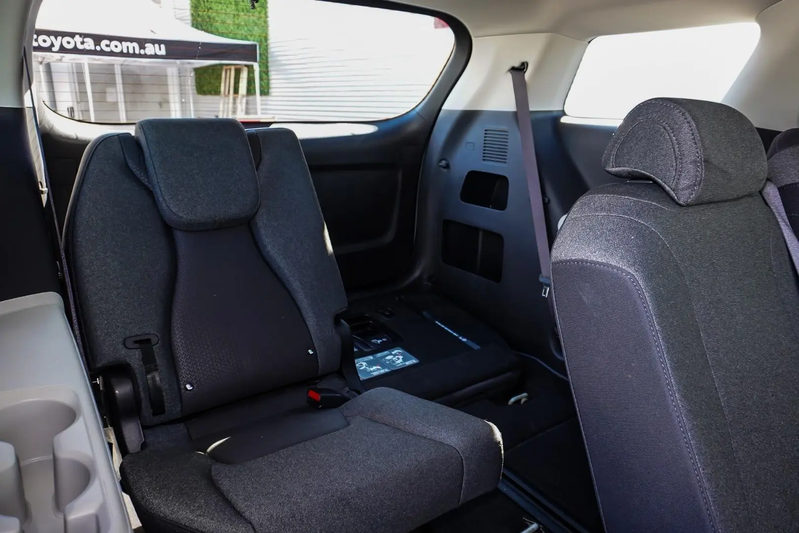 2022 Kia Carnival Gallery Image 8