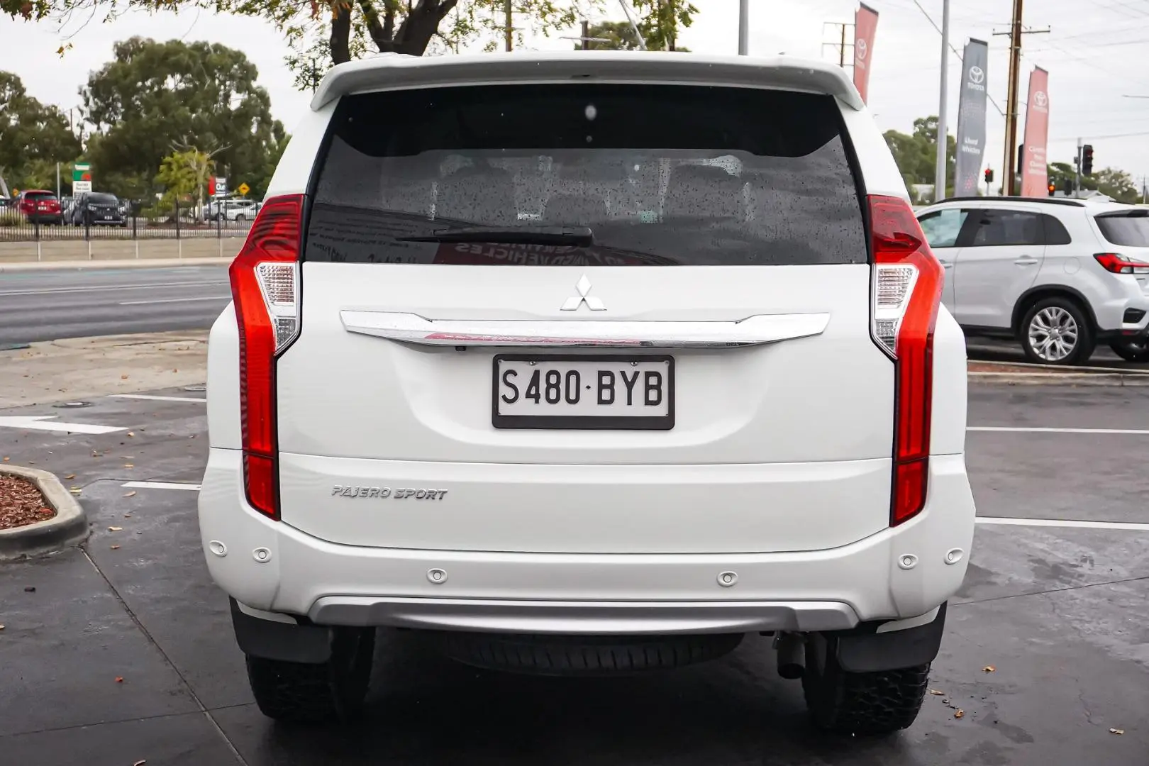 2018 Mitsubishi Pajero Sport Gallery Image 6