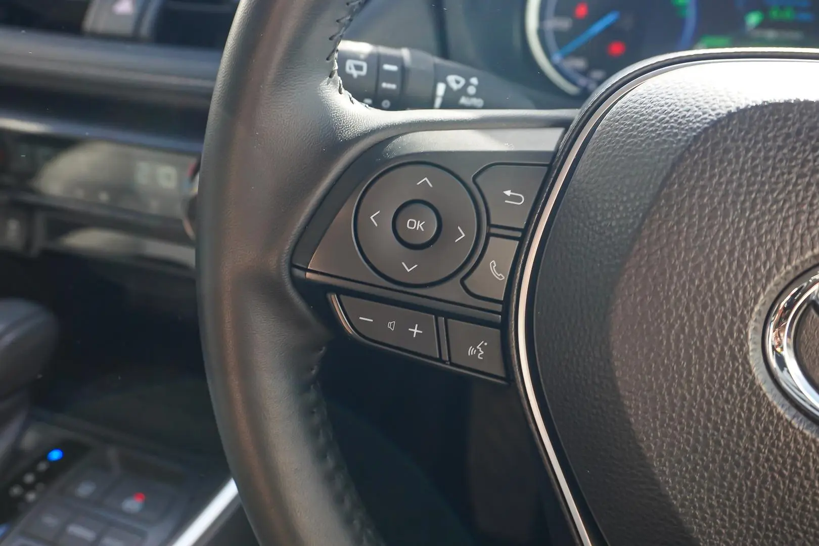 2025 Toyota RAV4 Gallery Image 18