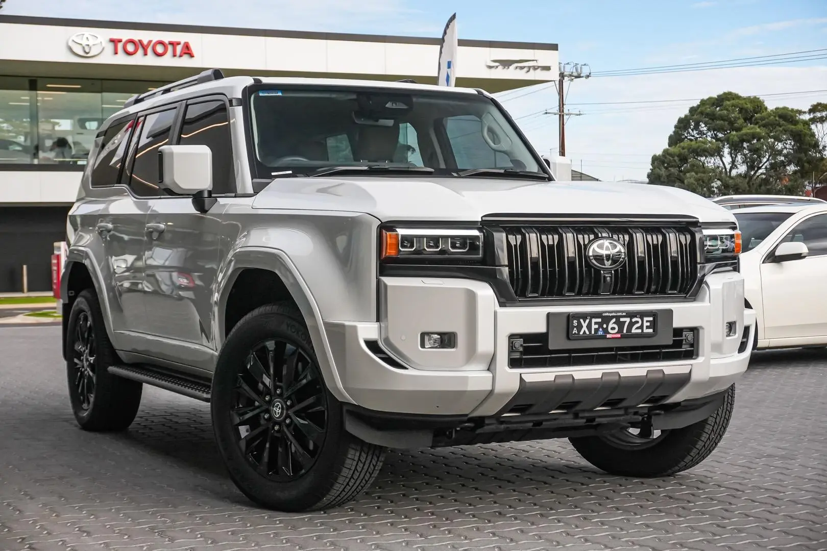 2025 Toyota Landcruiser Prado Gallery Image 2