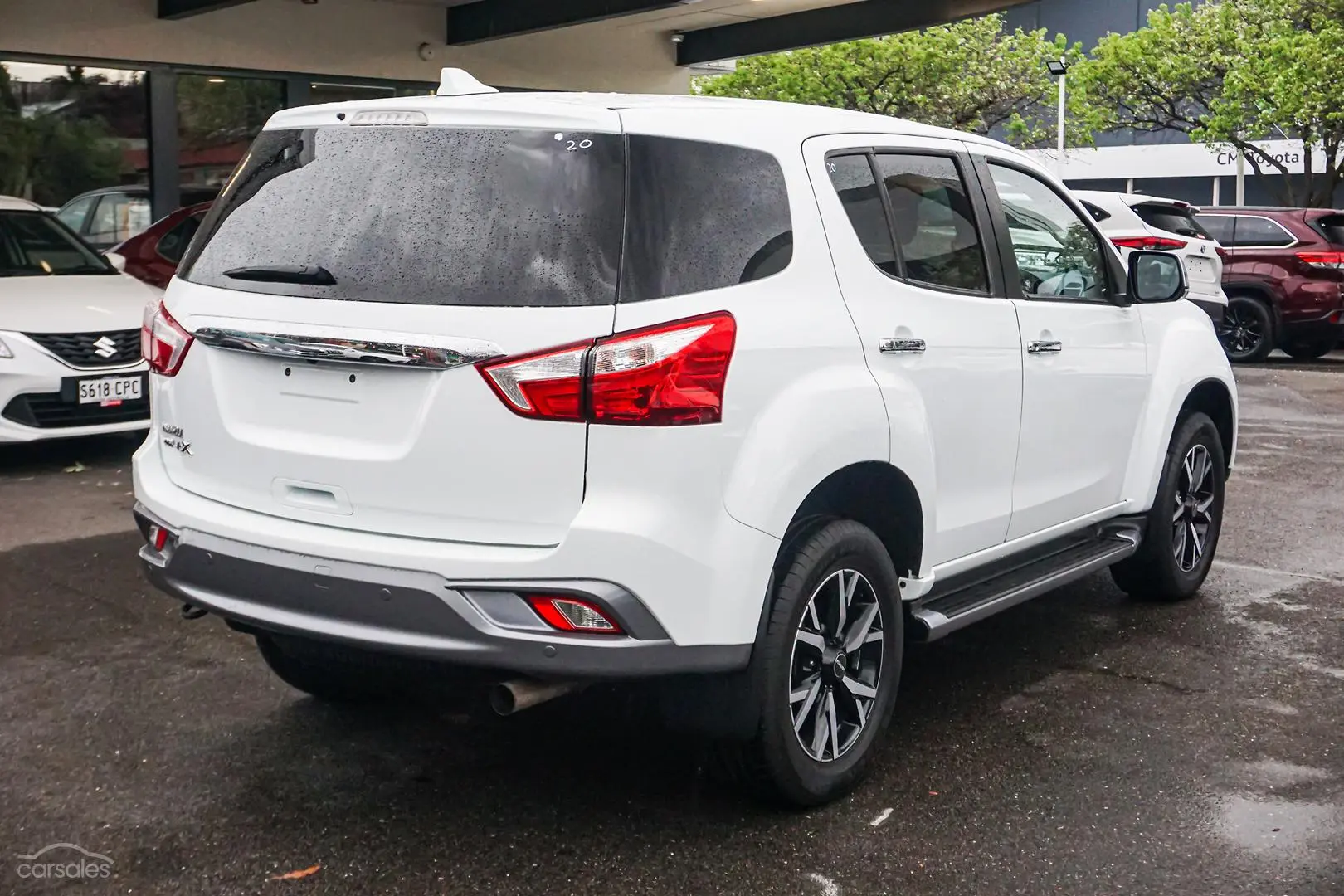 2021 Isuzu MU-X Image 2