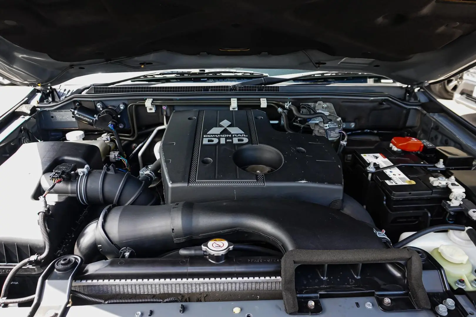 2015 Mitsubishi Pajero Gallery Image 24