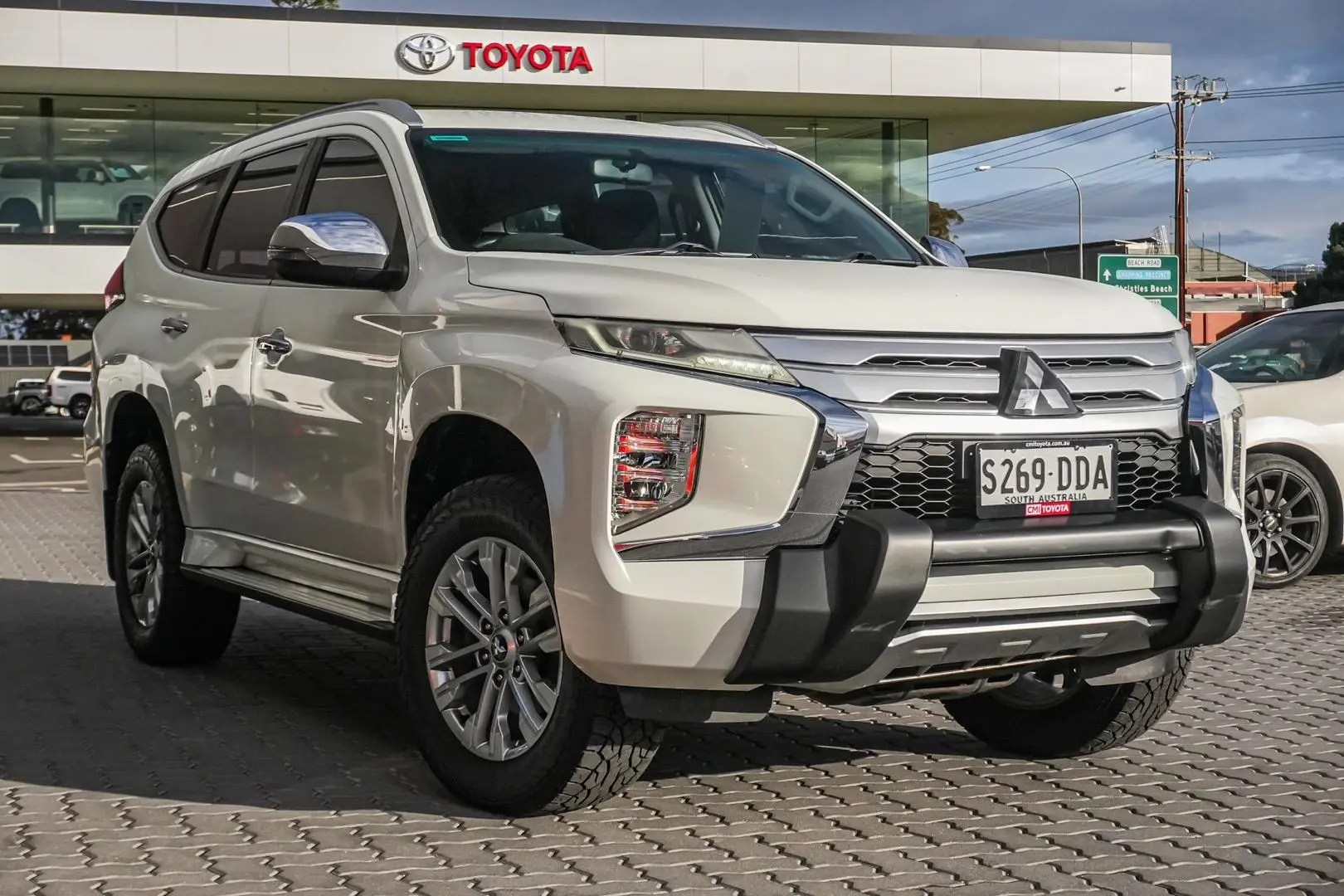 2021 Mitsubishi Pajero Sport Gallery Image 2