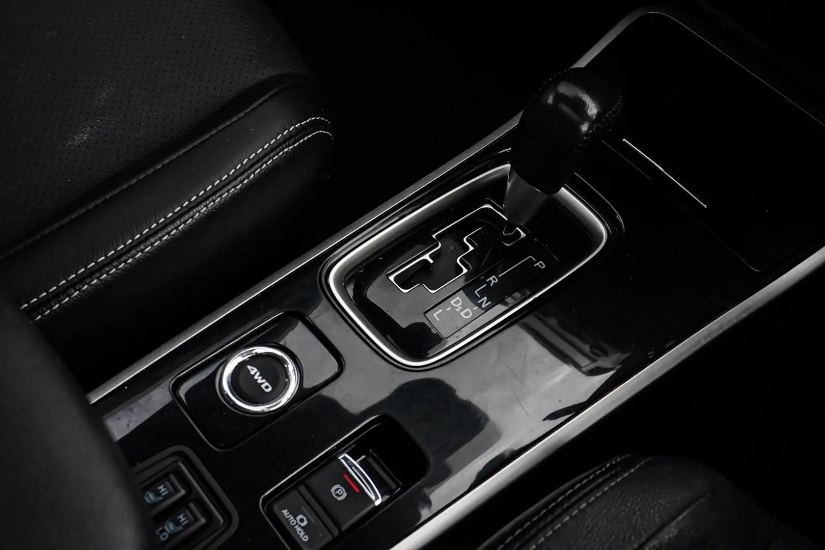 2017 Mitsubishi Outlander Gallery Image 18