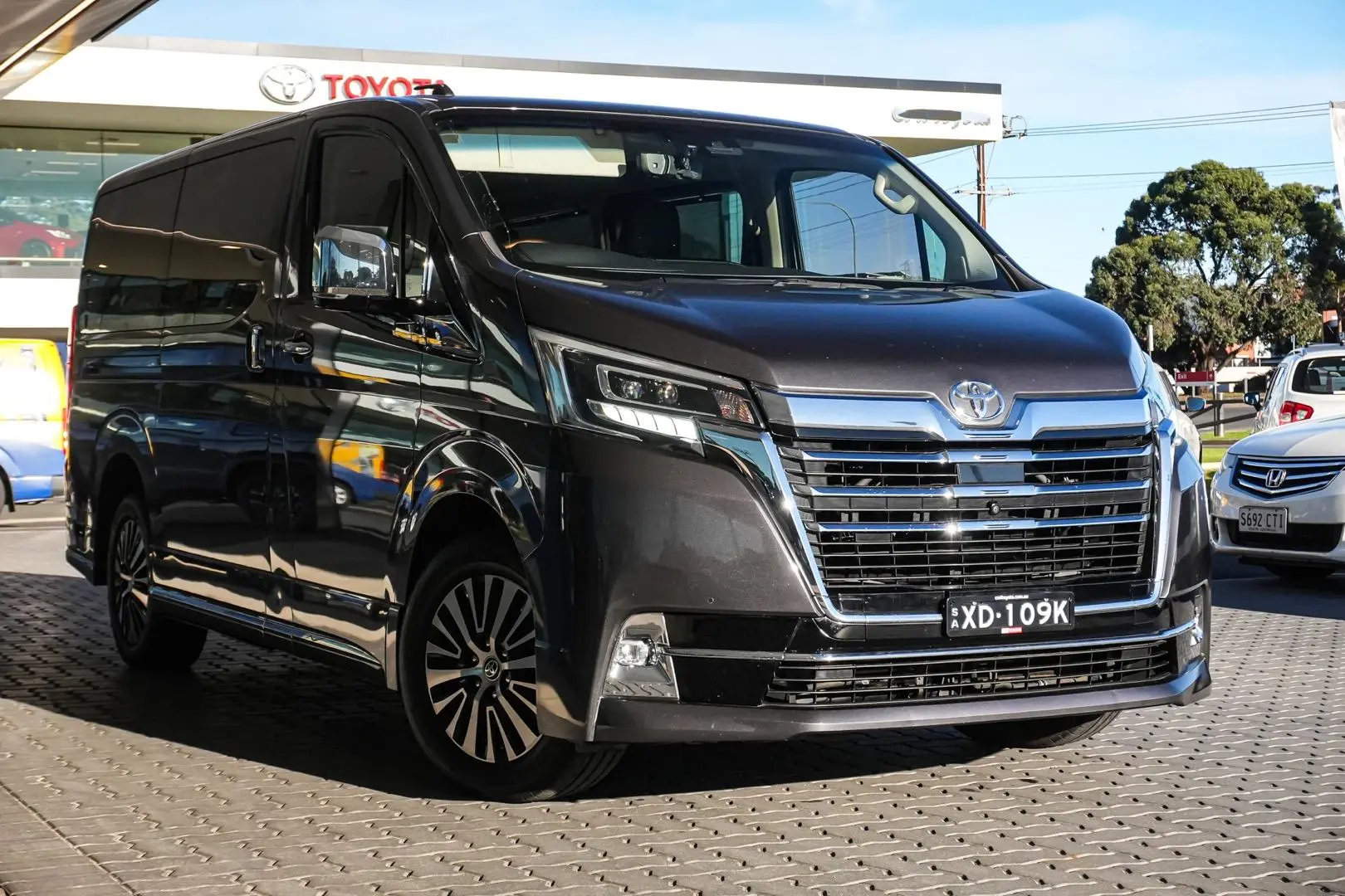 2019 Toyota Granvia Gallery Image 2