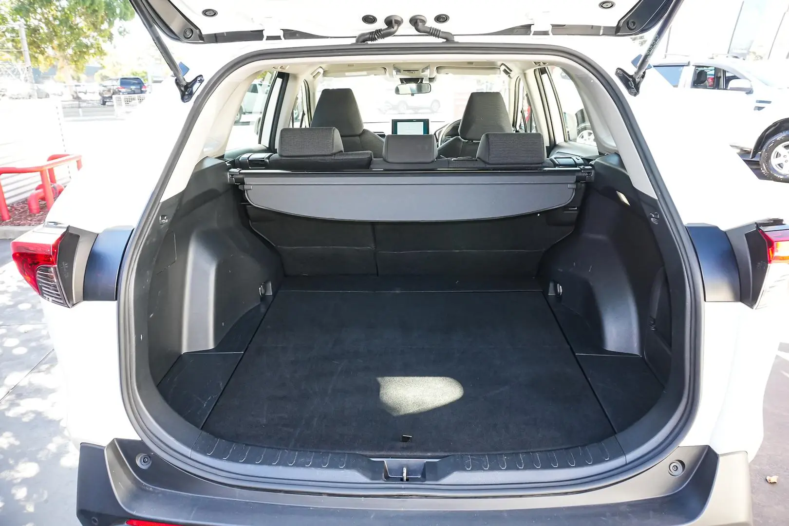 2024 Toyota RAV4 Gallery Image 14