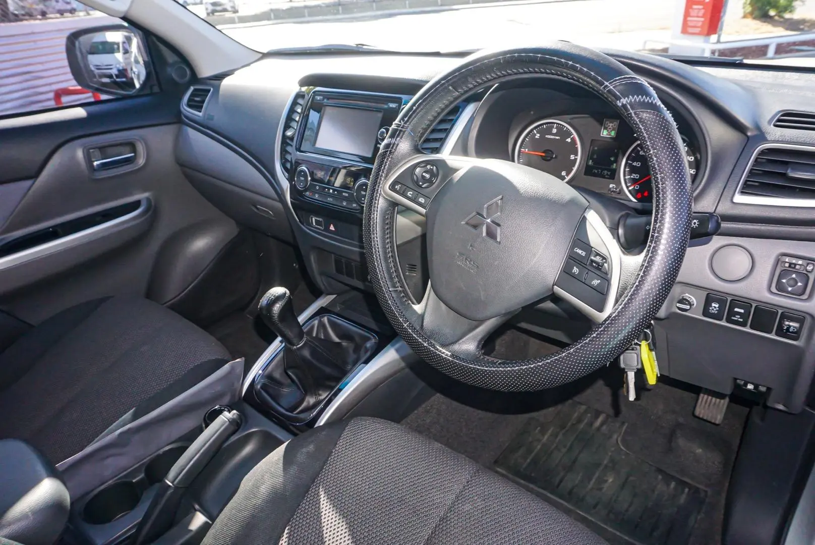 2016 Mitsubishi Triton Gallery Image 6