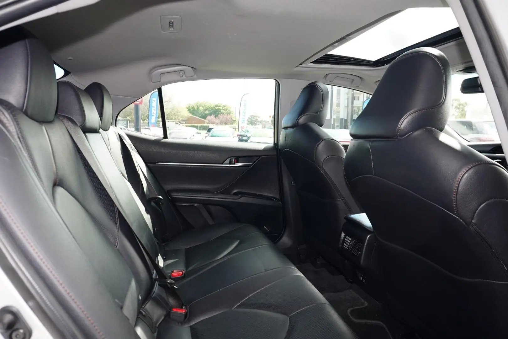2019 Toyota Camry Gallery Image 9