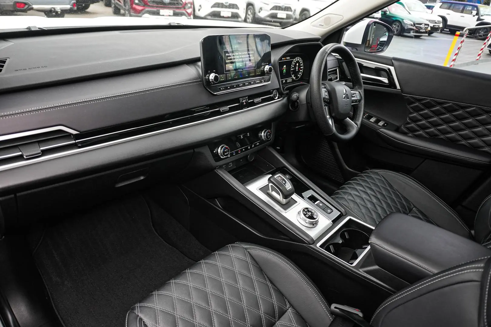 2023 Mitsubishi Outlander Gallery Image 13