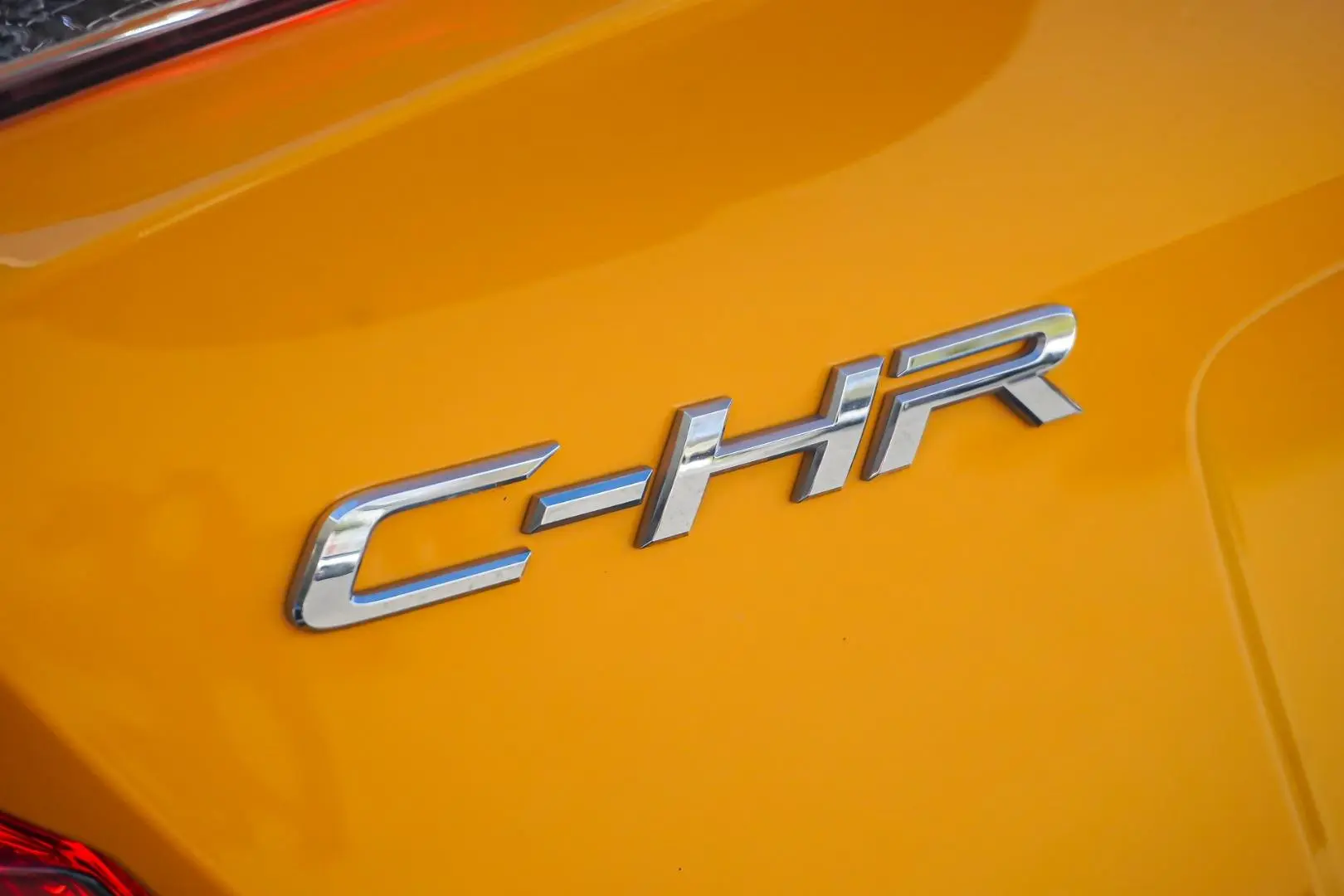 2018 Toyota C-HR Gallery Image 16
