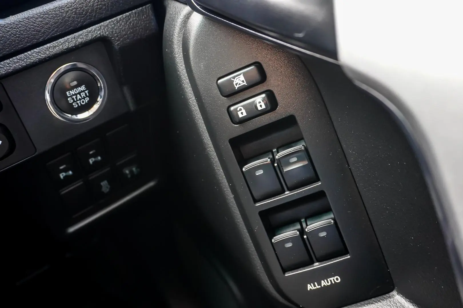 2017 Toyota Landcruiser Prado Gallery Image 22