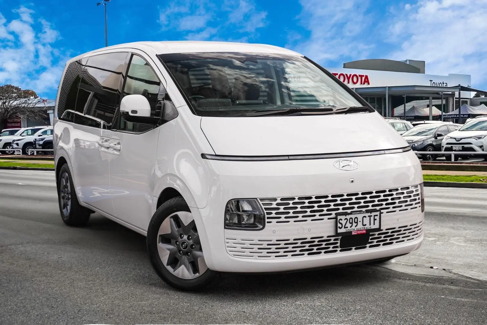 2022 Hyundai STARIA Image