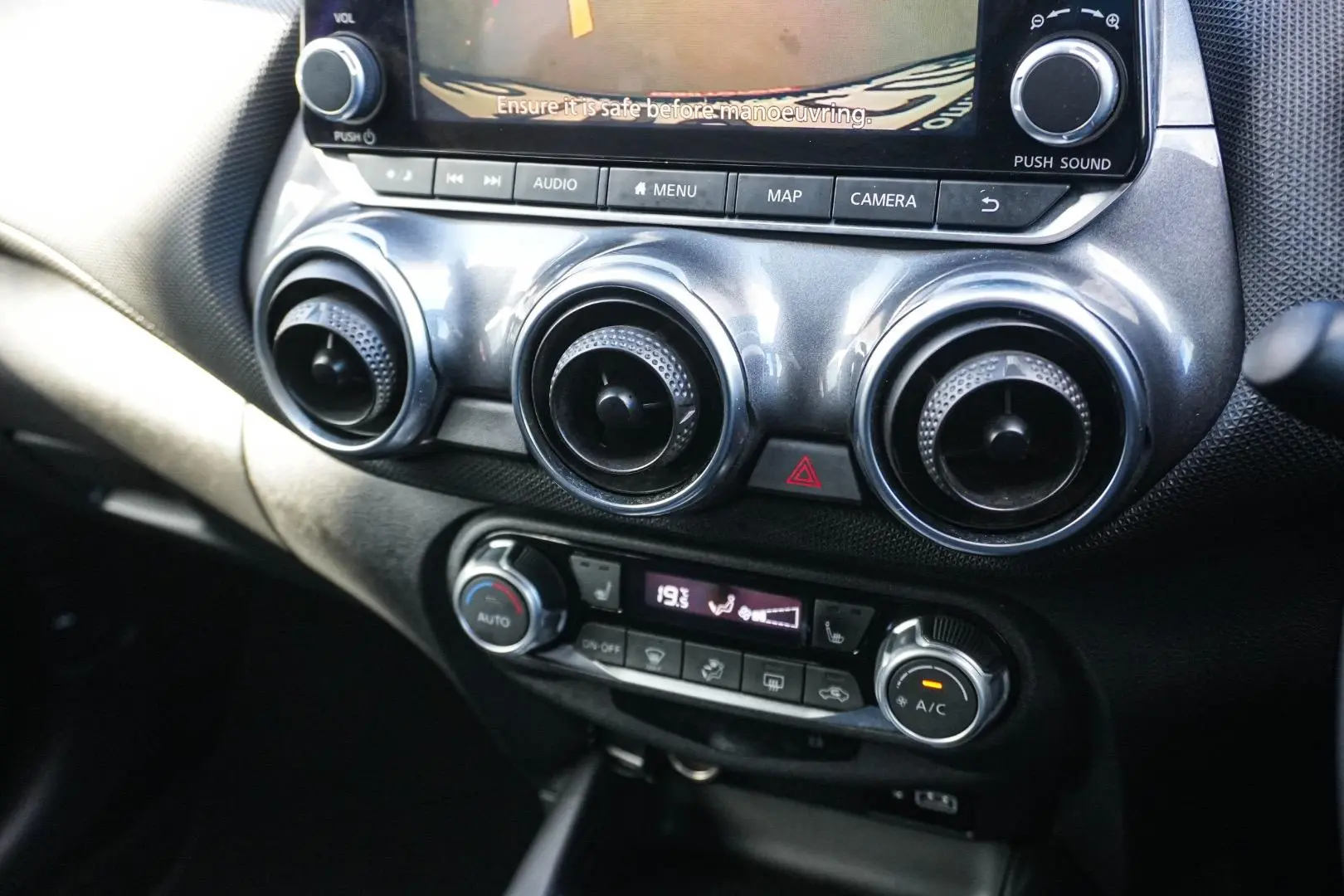 2021 Nissan JUKE Gallery Image 23