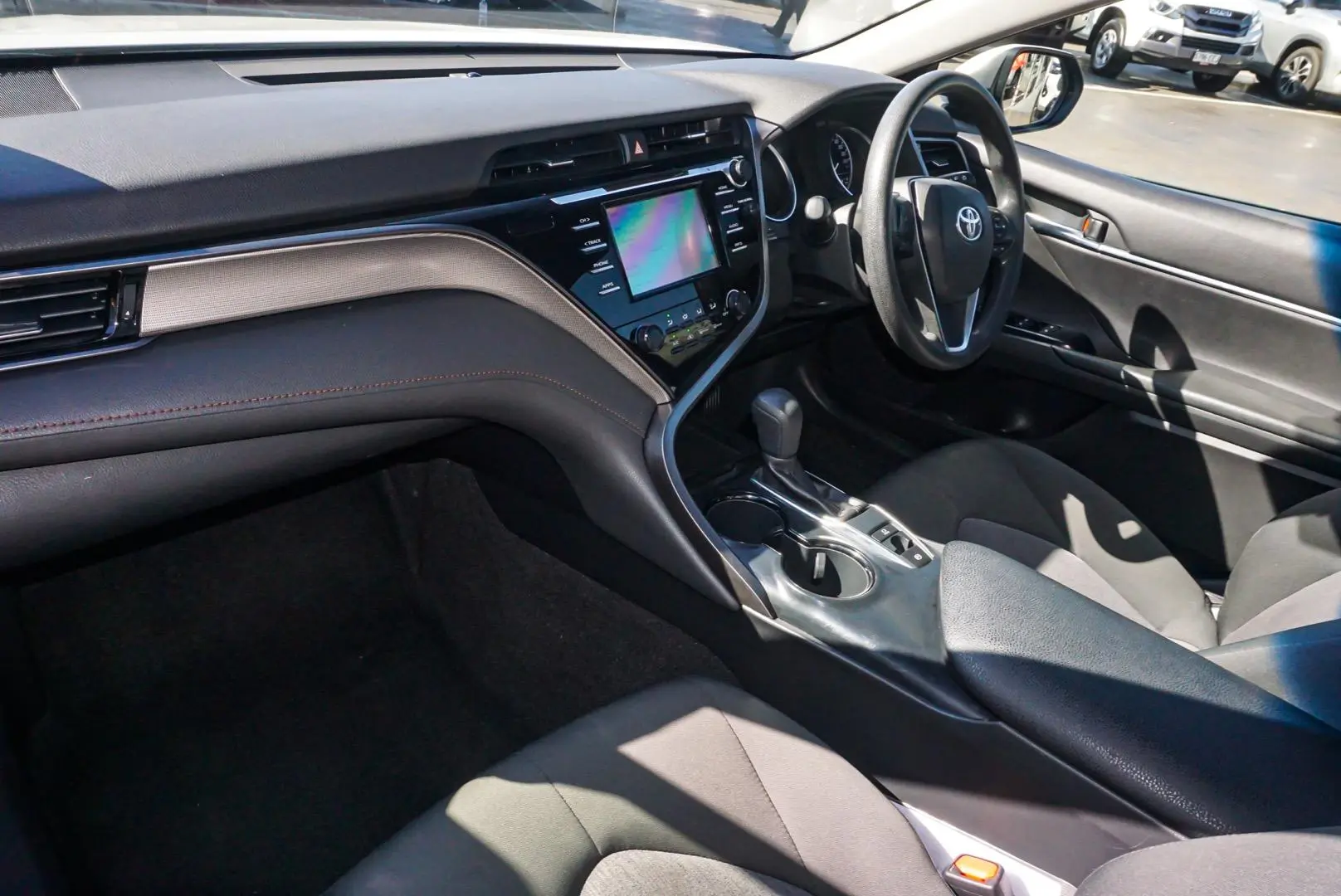 2019 Toyota Camry Gallery Image 9