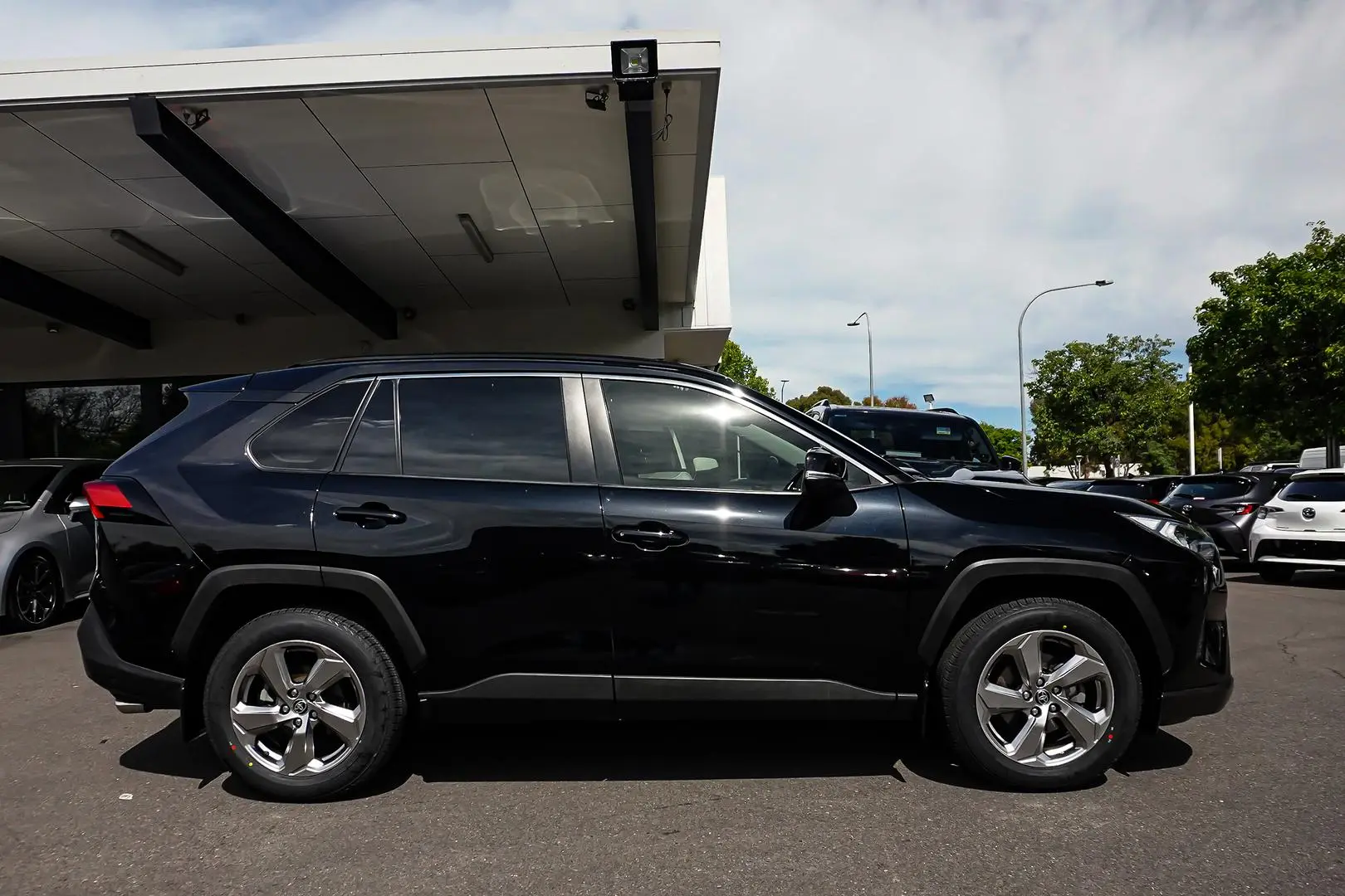 2021 Toyota RAV4 Gallery Image 4