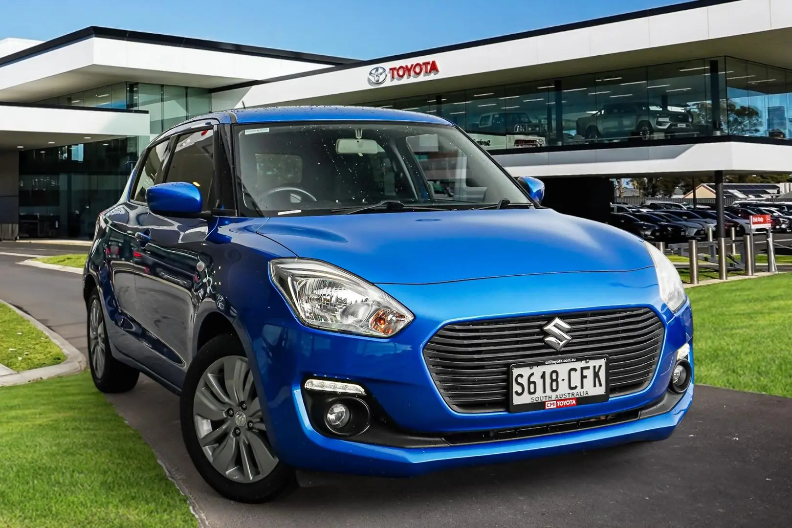 2019 Suzuki Swift Gallery Image 1