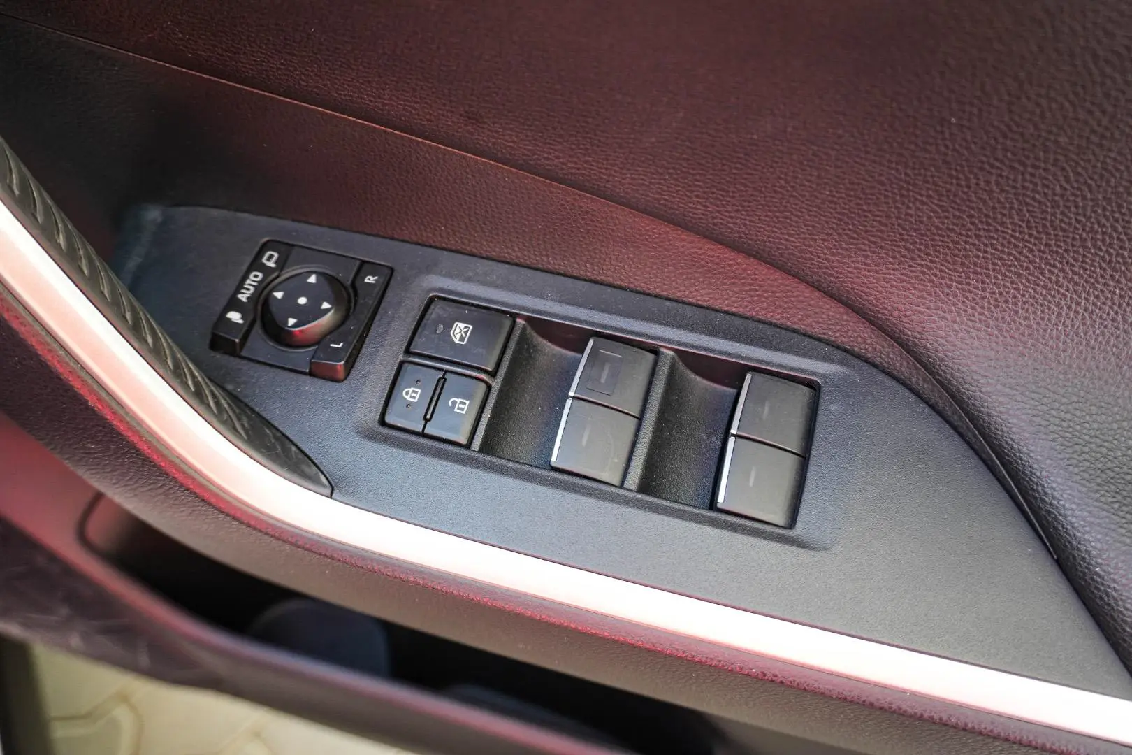 2023 Toyota RAV4 Gallery Image 16