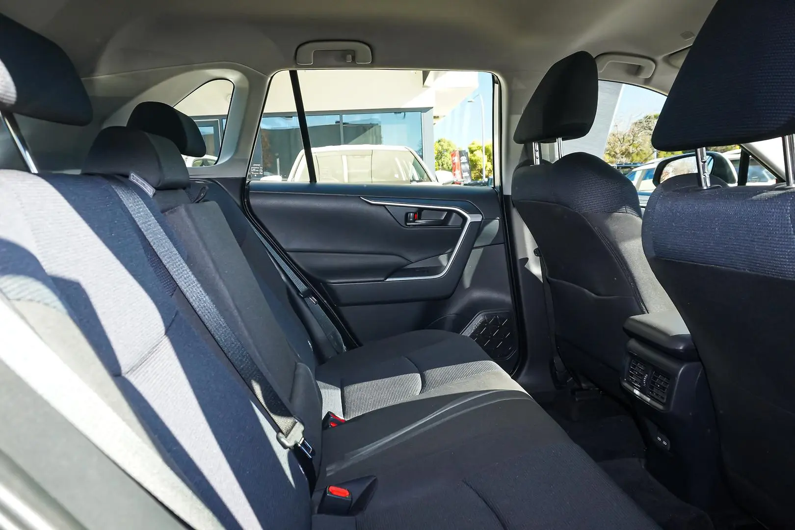 2025 Toyota RAV4 Gallery Image 7