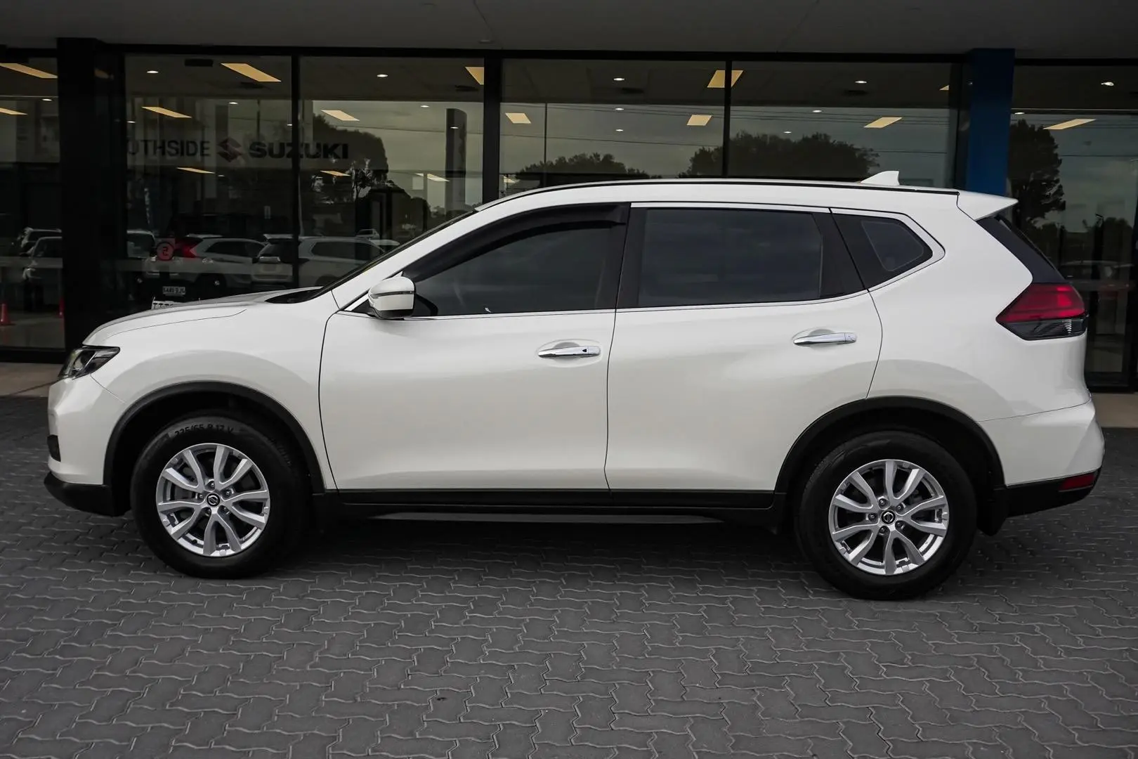 2021 Nissan X-TRAIL Gallery Image 4