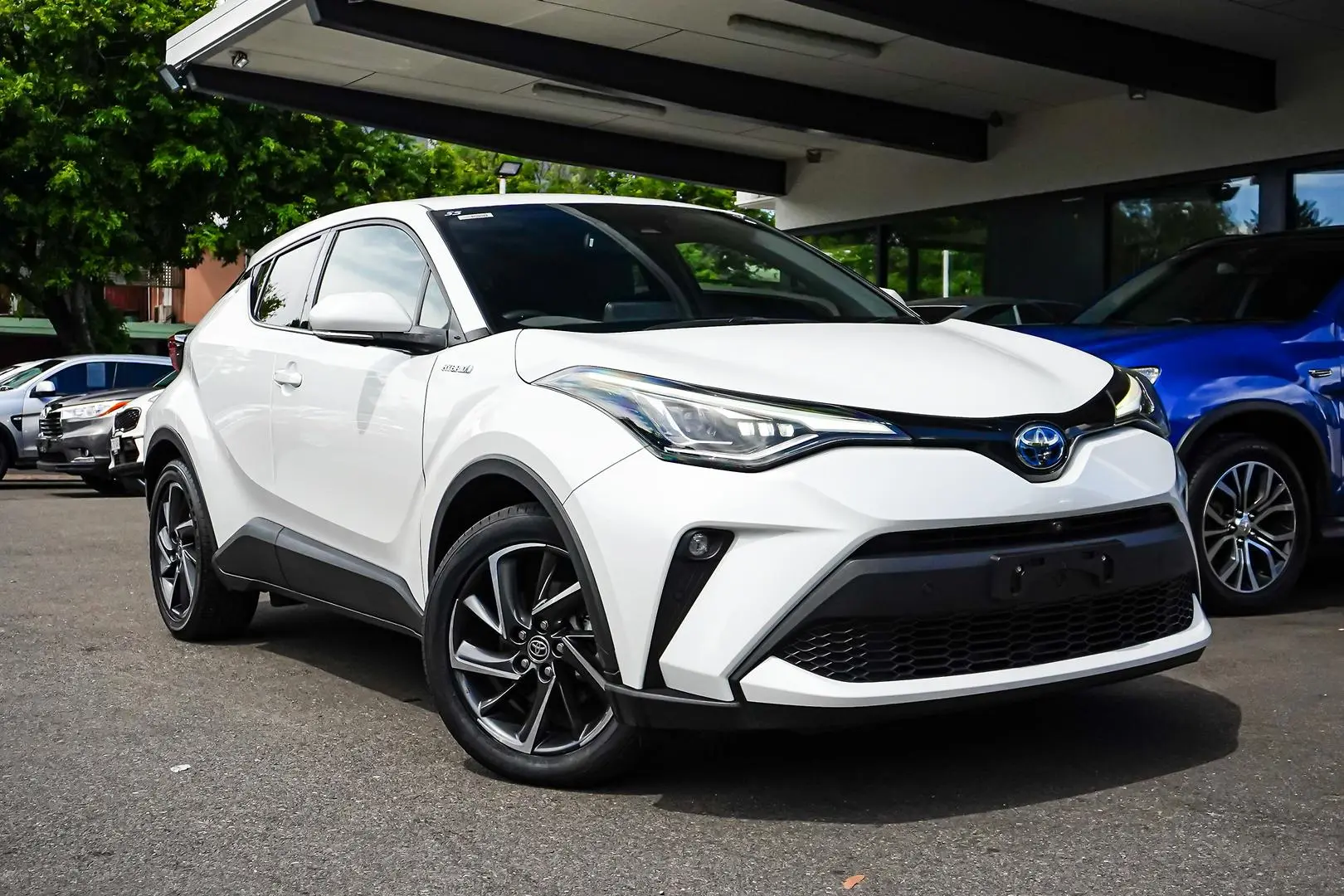 2023 Toyota C-HR Gallery Image 2