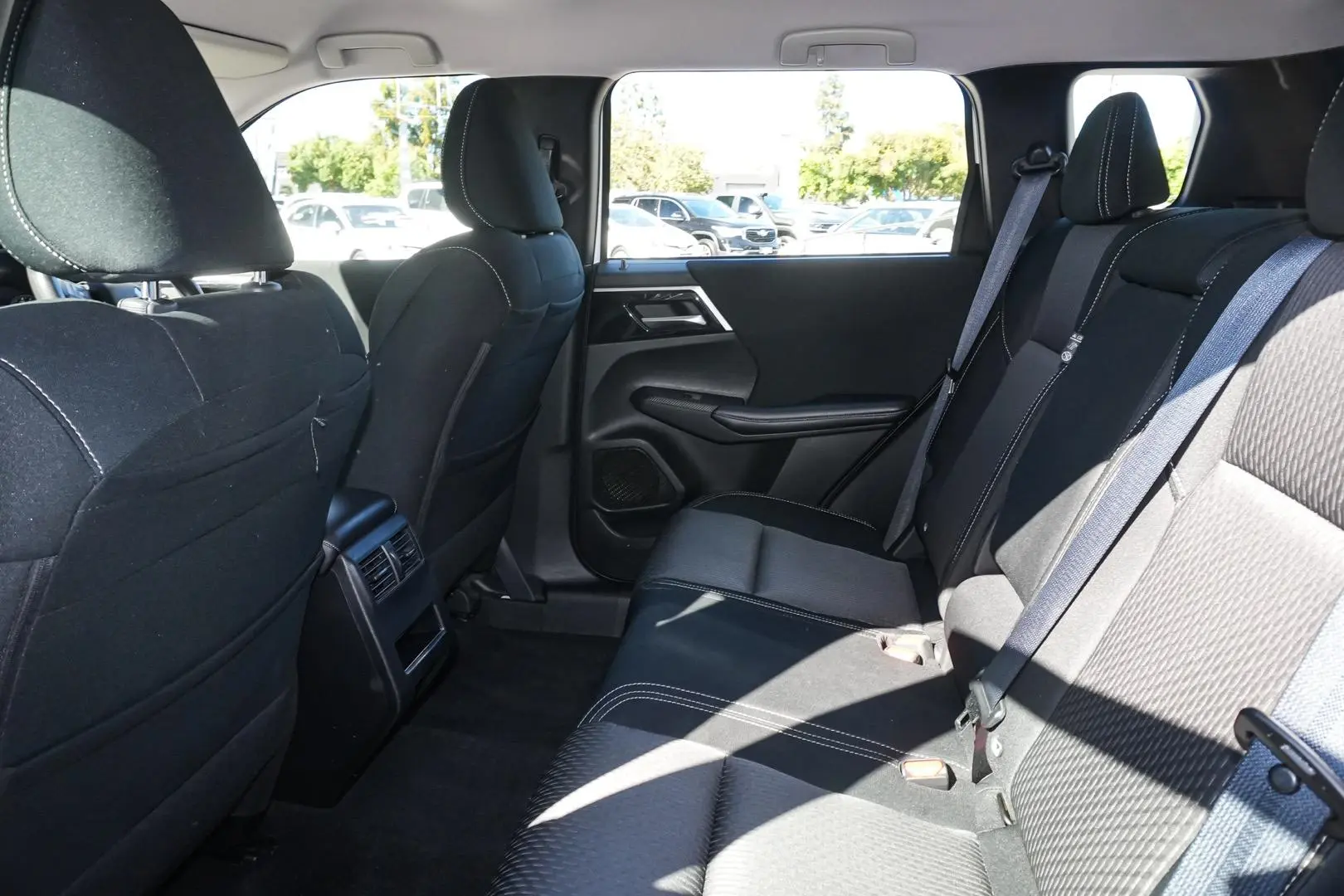 2024 Mitsubishi Outlander Gallery Image 7