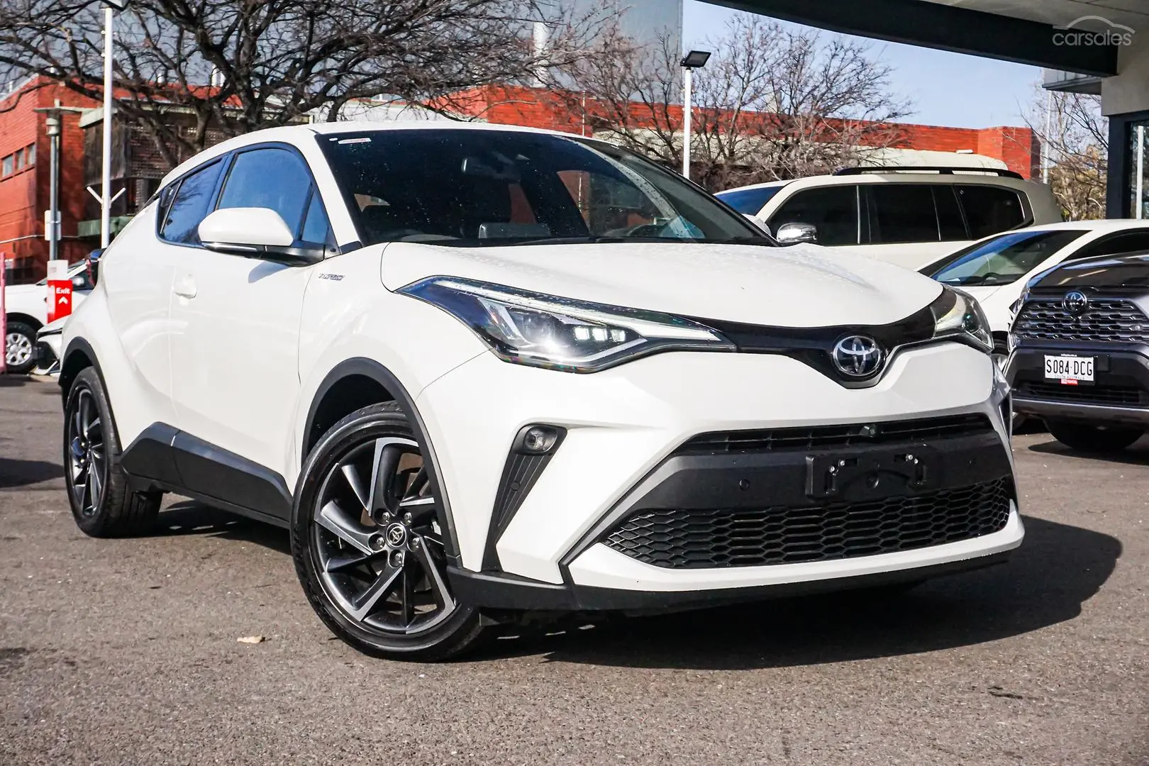 2019 Toyota C-HR Image 2