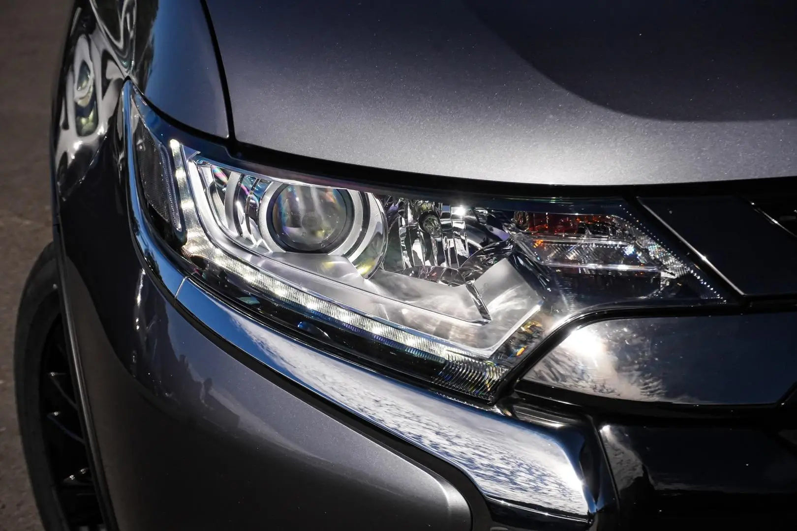 2020 Mitsubishi Outlander Gallery Image 7