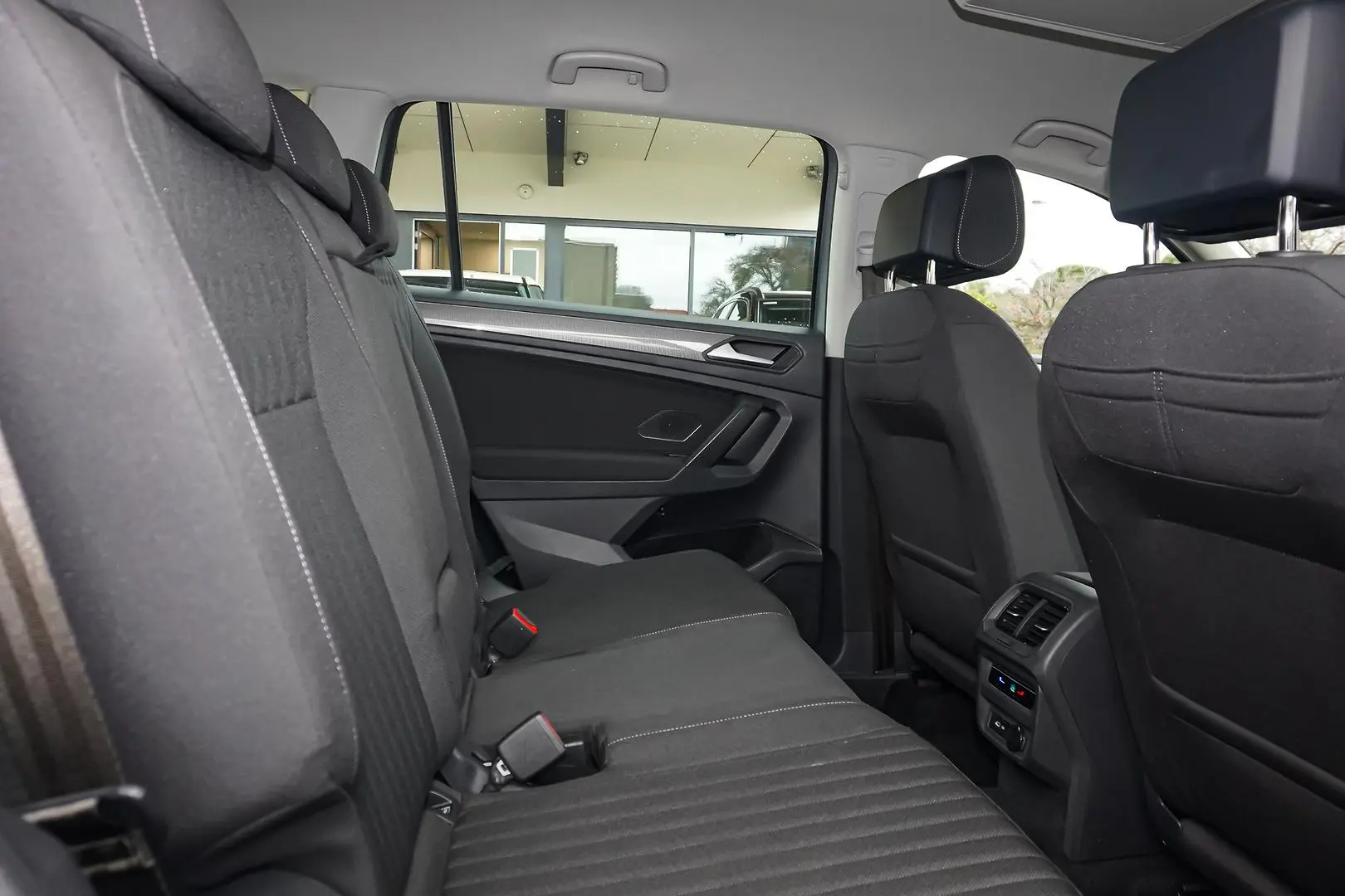2022 Volkswagen Tiguan Gallery Image 8