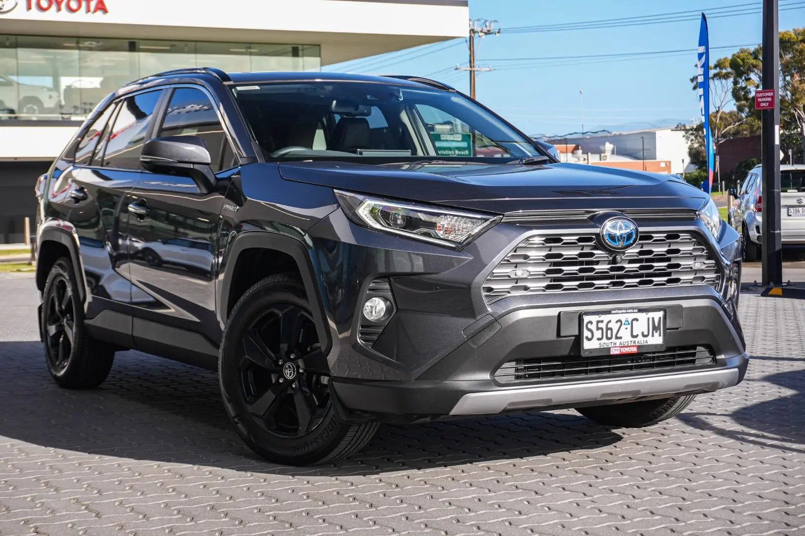 2021 Toyota RAV4 Gallery Image 2