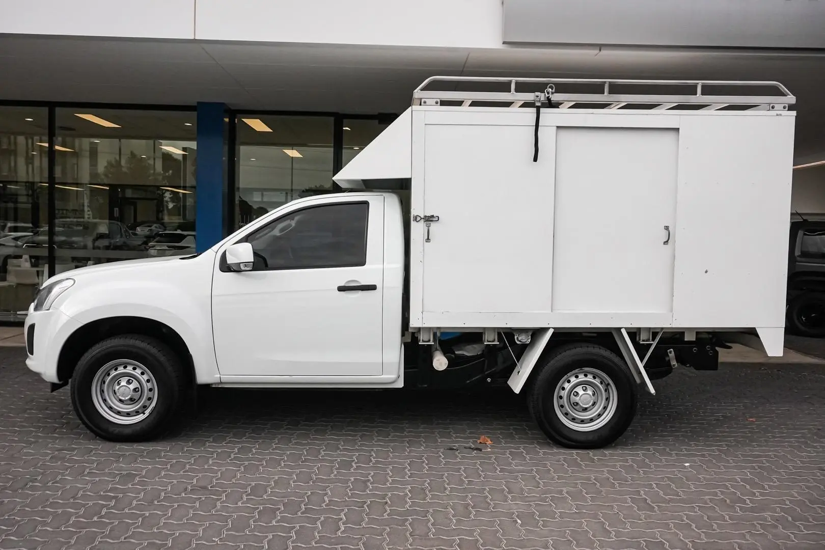 2018 Isuzu D-MAX Gallery Image 4