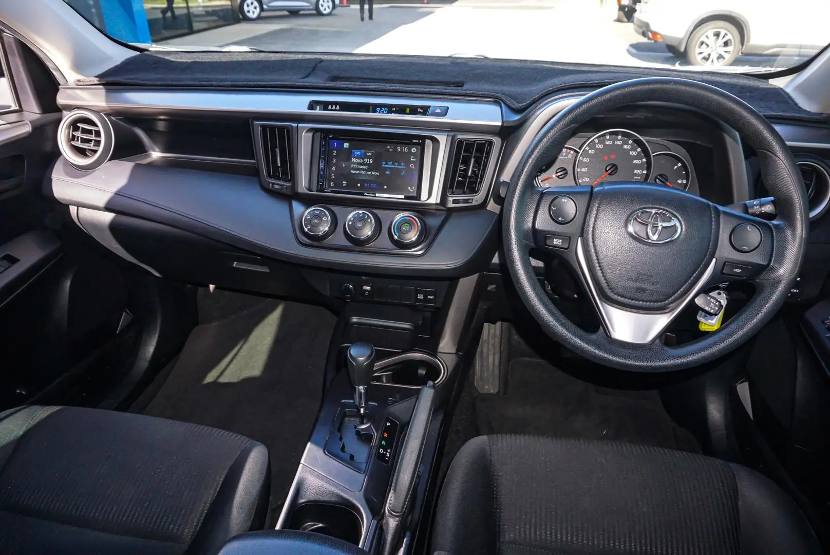 2016 Toyota Rav4 Gallery Image 8