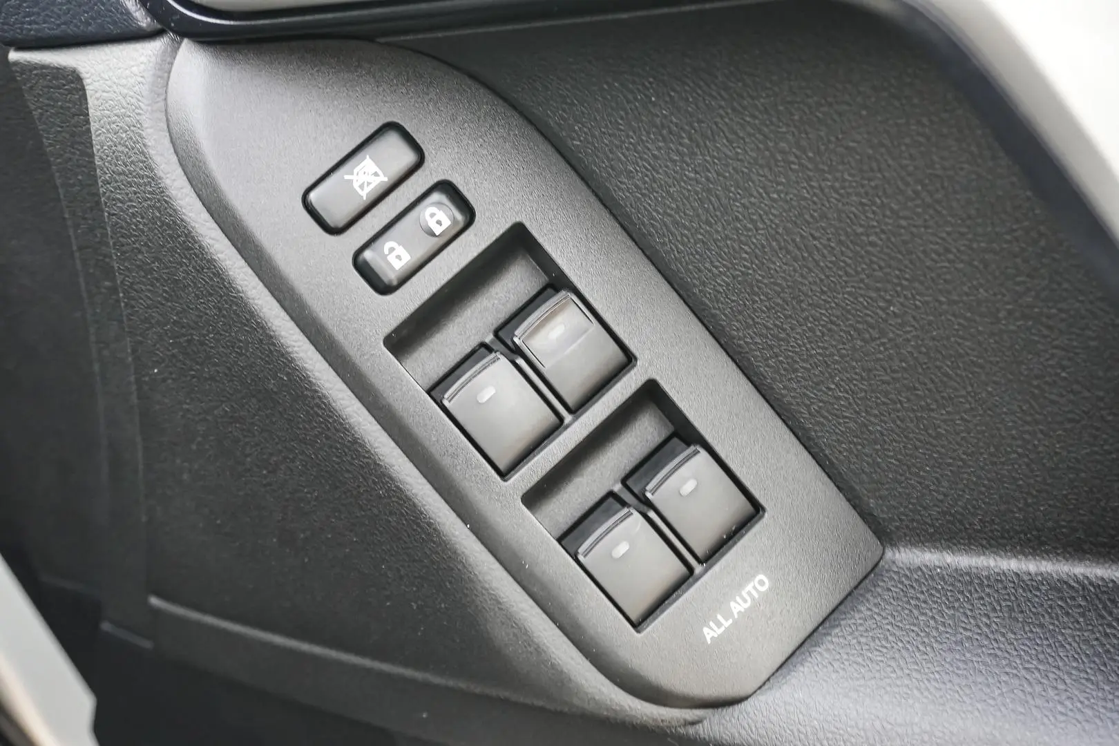 2017 Toyota Landcruiser Prado Gallery Image 16