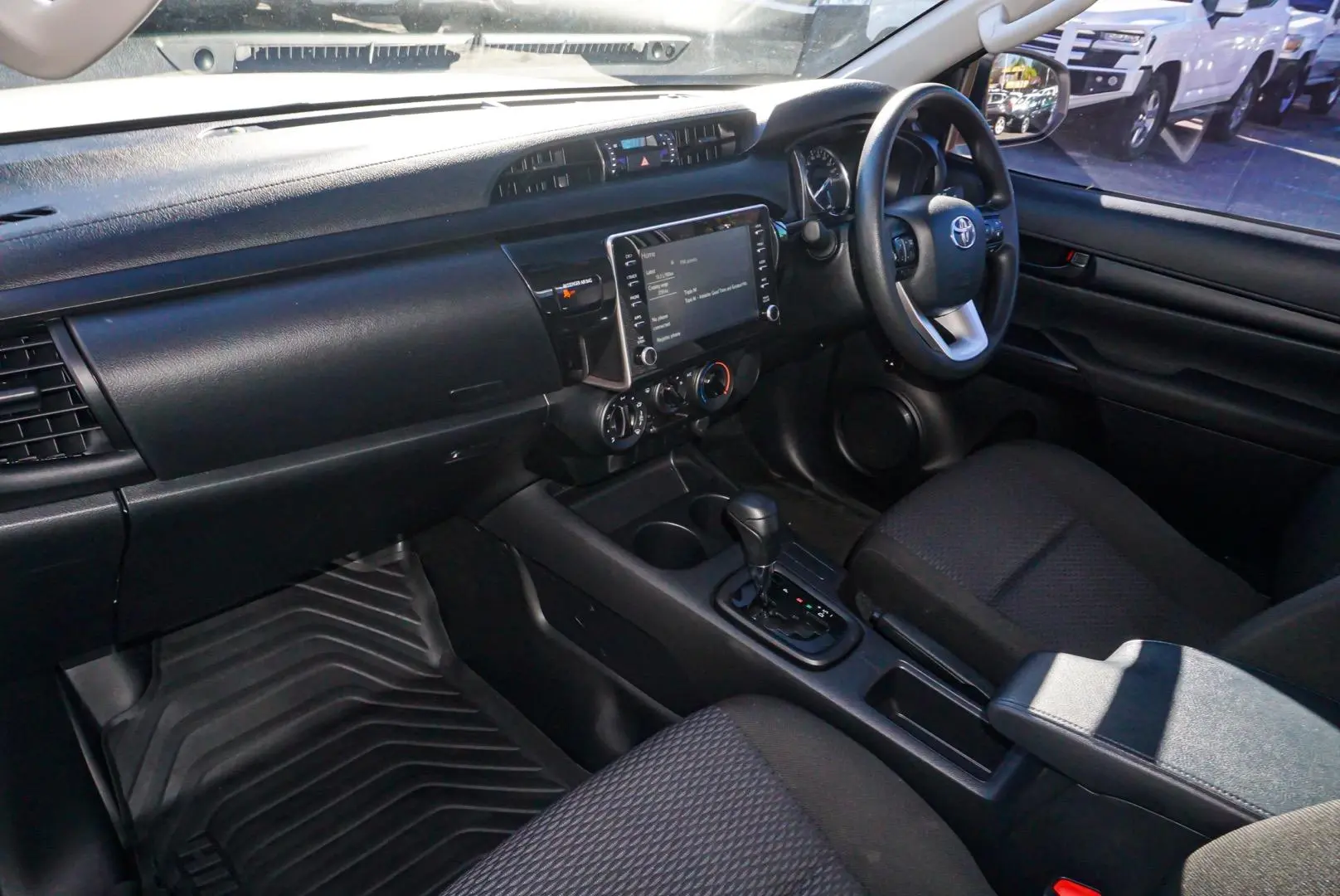 2021 Toyota Hilux Gallery Image 8