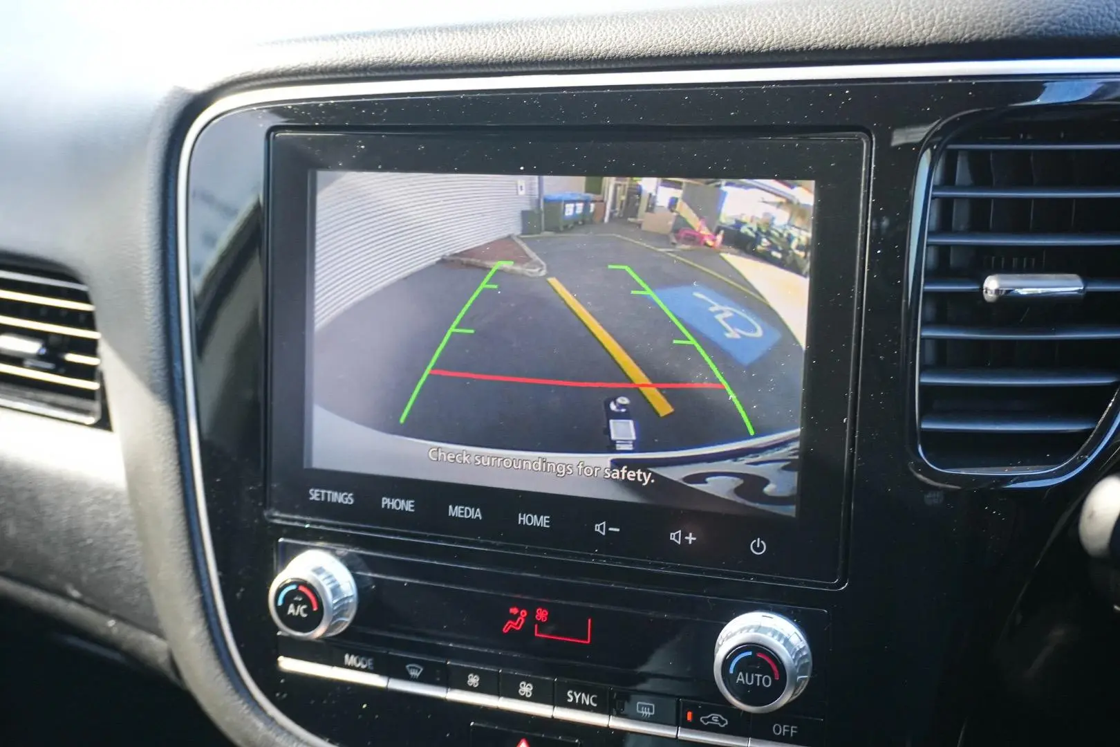 2019 Mitsubishi Outlander Gallery Image 23