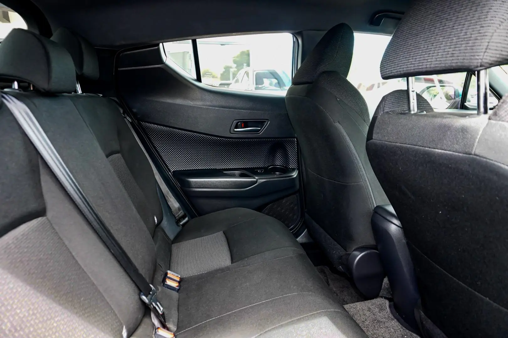 2017 Toyota C-HR Gallery Image 8