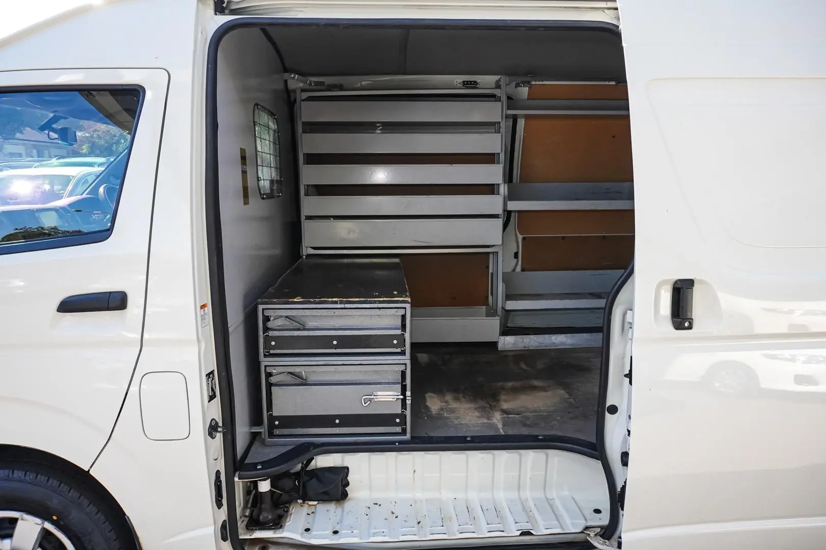 2017 Toyota Hiace Gallery Image 13