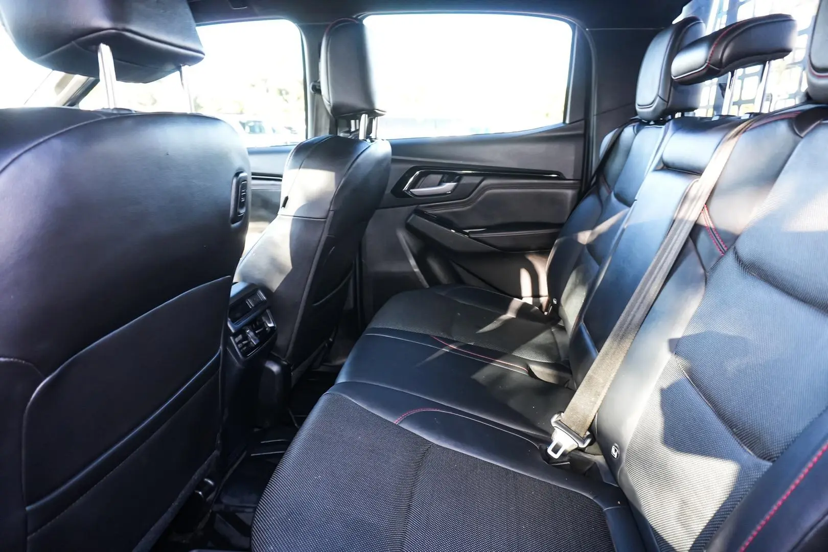 2022 Isuzu D-MAX Gallery Image 8